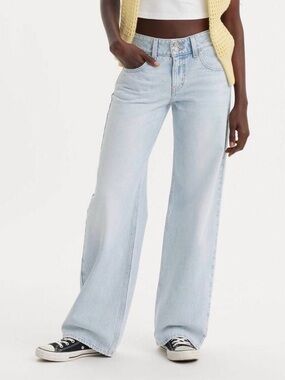 NWT Levi’s Low Rise Loose Straight Leg Jeans- size 30